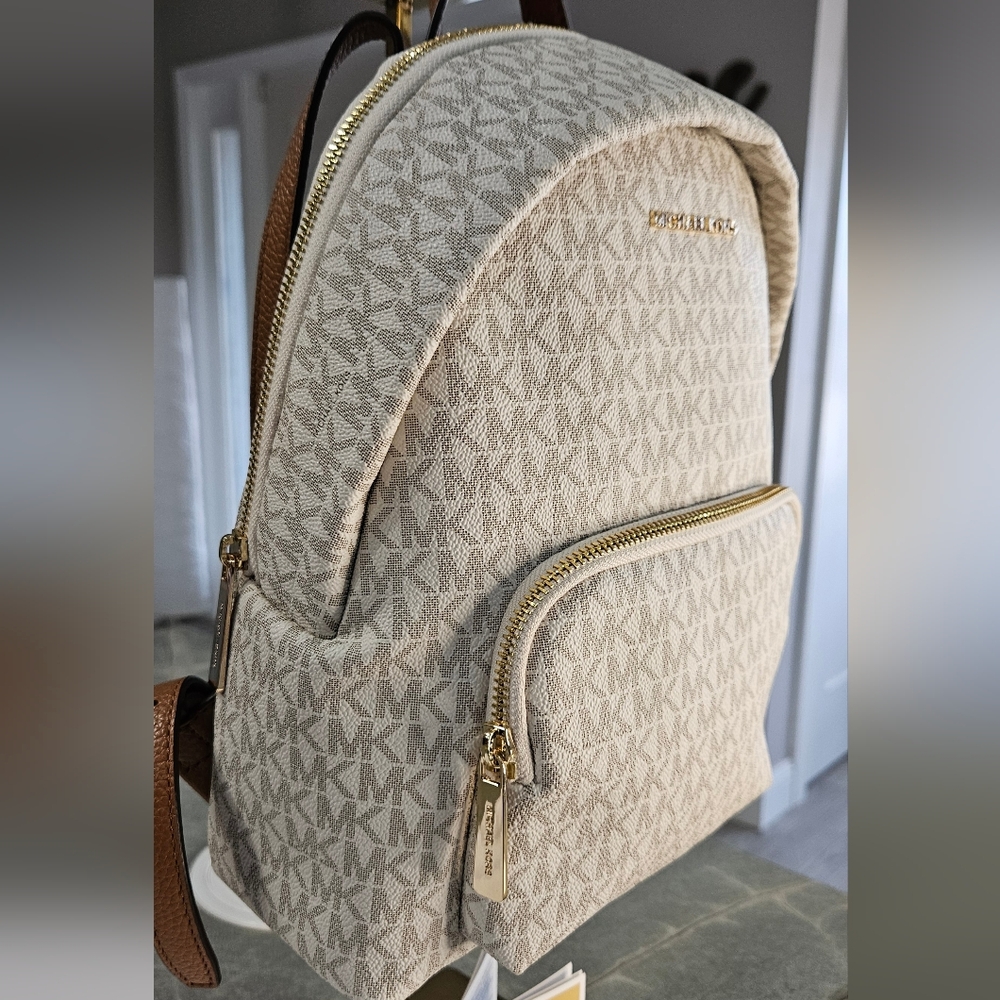 NWT Michael Kors Abbey MK Signature Backpack Vanilla Brown Gold - Picture 3 of 15